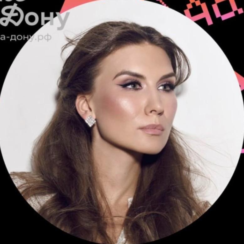 <p>Алина Данилкина</p>