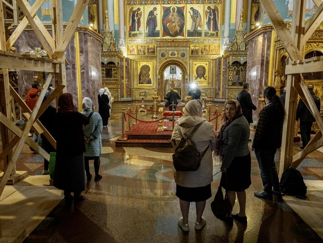 Первая панихида в Успенском соборе началась утром 7 сентября | Источник: Александр Куренной / 76.RU