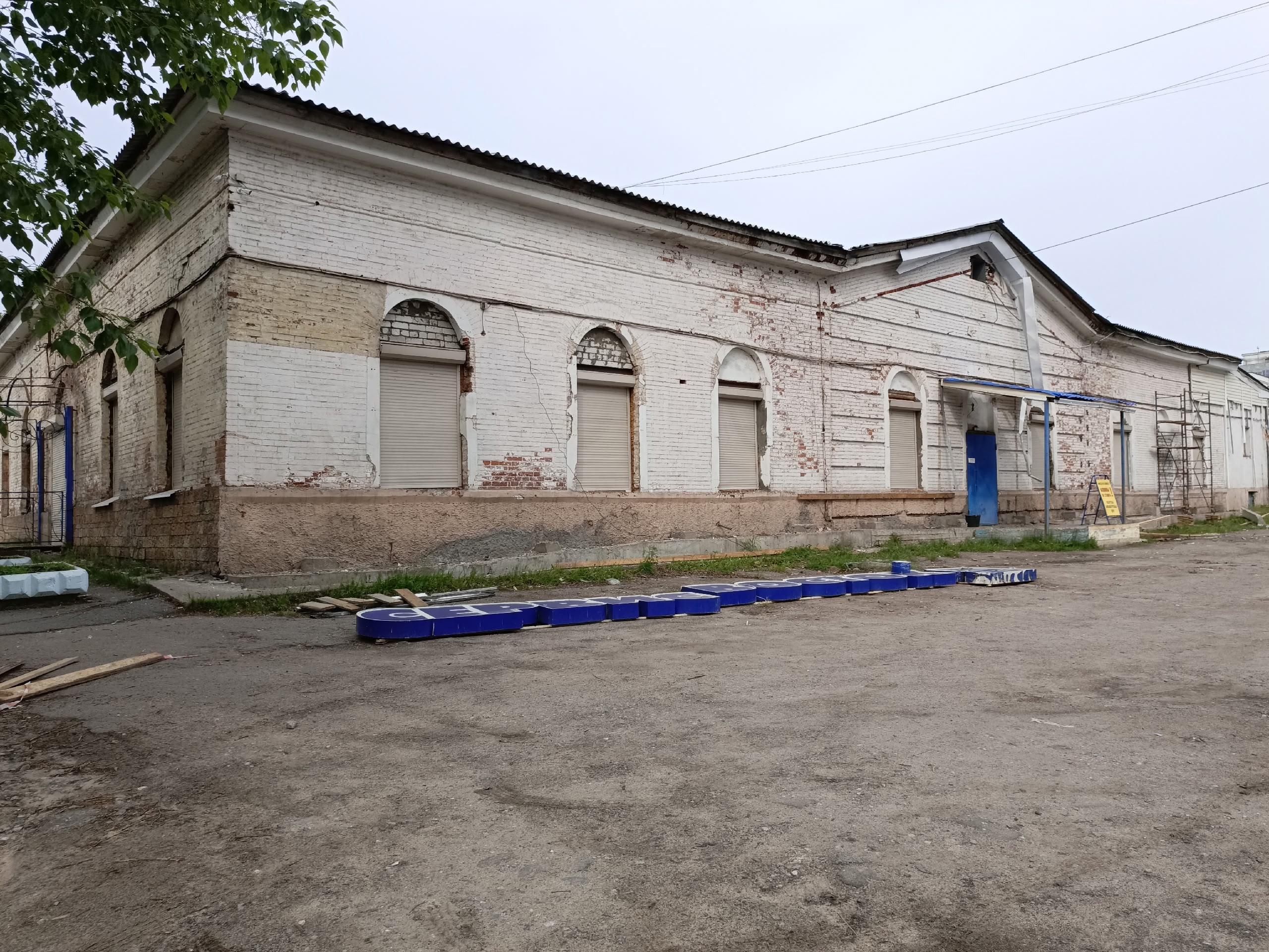 В Архангельске здание середины 19 века перестраивают и обшивают сайдингом 