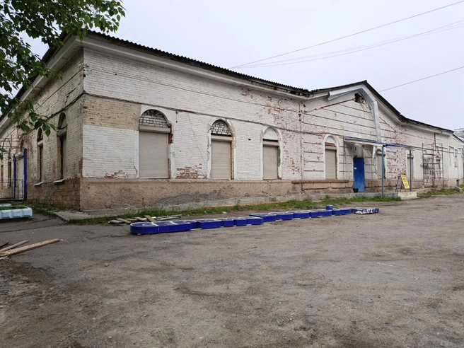 Со здания сняли старую обшивку | Источник: Архангельск: архитектура и градостроительство / vk.com