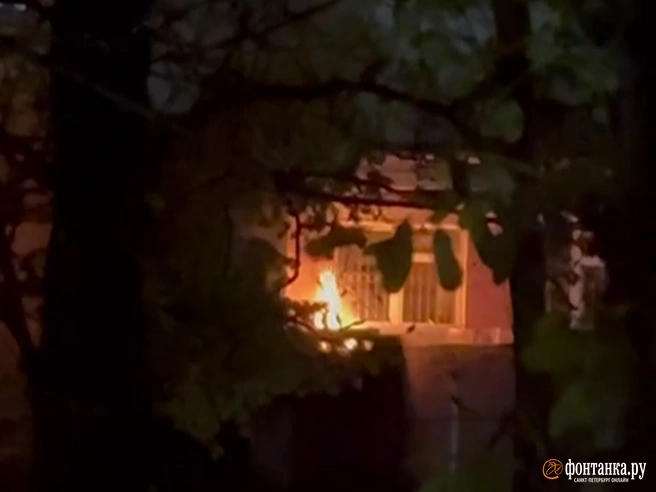 Нагим поджигателем козырька тубдиспансера оказался пациент с криминальным прошлым | Источник: читатель «Фонтанки»