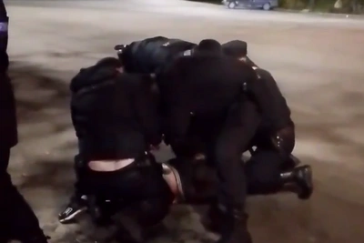 В Екатеринбурге задержали мужчину с собакой