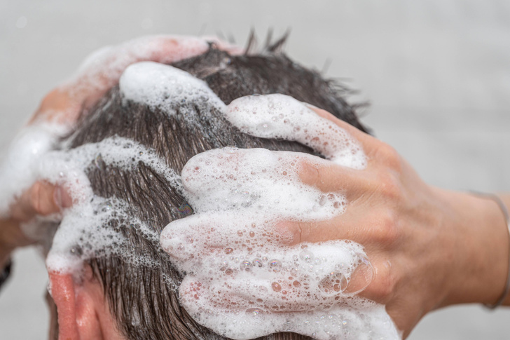 Можно ли мыть голову каждый день? Отвечает дерматолог