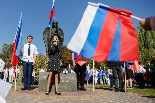 Четыре года назад они стали частью России | Источник: Алексей Волхонский / V1.RU