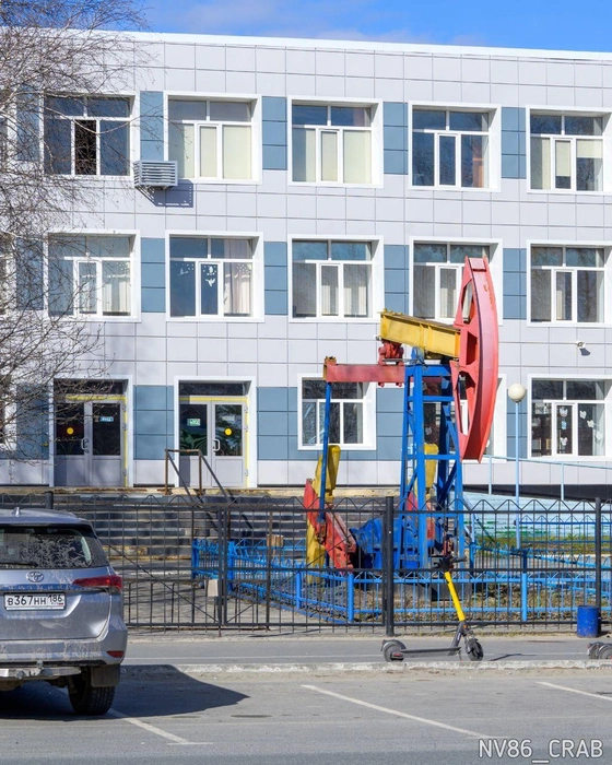 Нефтяной институт после ремонта, 2025 год | Источник: «Типичный краб Нижневартовск» / T.me