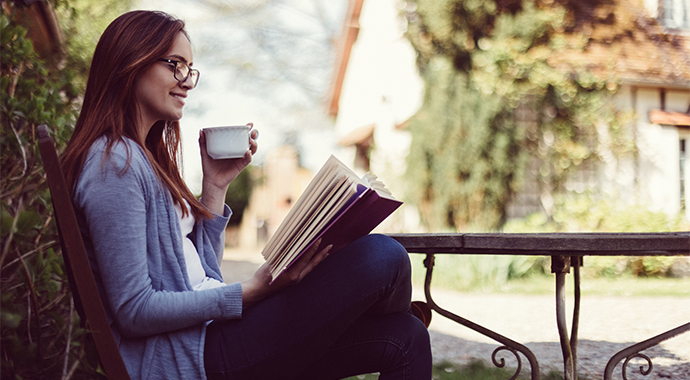 Читаем в мае: книжные новинки для весеннего настроения