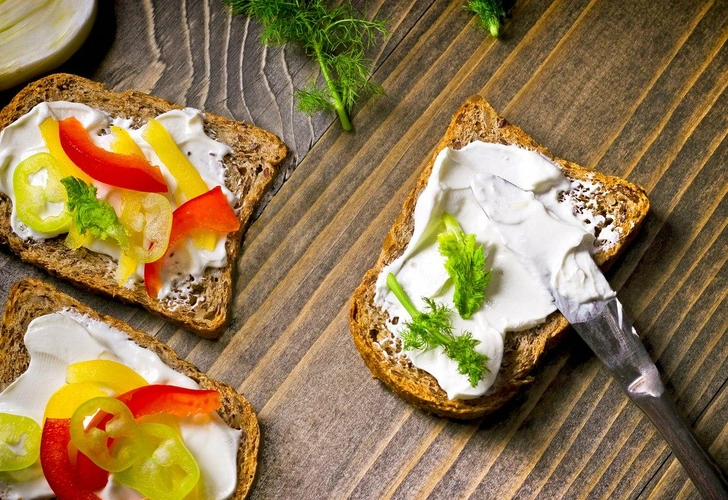 Польза и вред плавленого сыра: 8 признаков качественного продукта назвала эксперт Лялина | Источник: iStockphoto/ PhotoIris2021