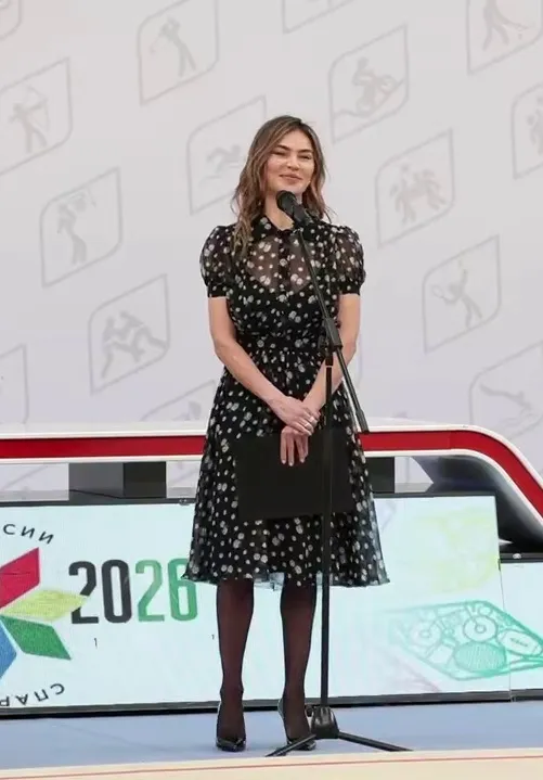Алина Кабаева удивила публику на Спартакиаде: элегантный образ и разговоры о большом спорте