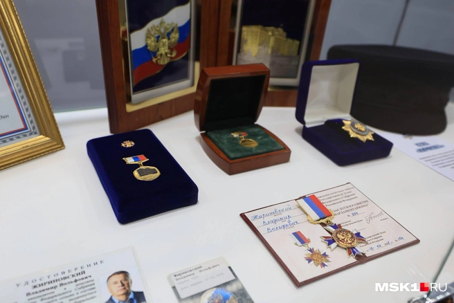 Документы и награды Жириновского | Источник: Артём Устюжанин / MSK1.RU