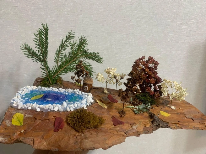 Получился целый волшебный лес. Альбина призналась, что помогала своему 6-летнему ребенку с клеевым пистолетом | Источник: Альбина / t.me