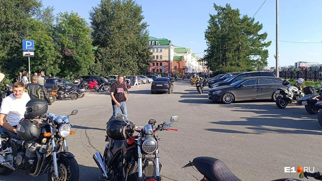 Байкеры хотели привлечь внимание к аварии, в которой серьезно пострадала Надежда | Источник: читатель E1.RU 