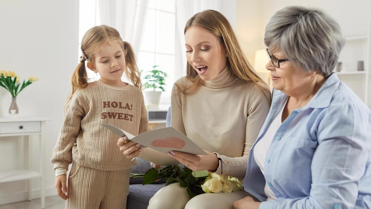 «Сидите сами со своими детьми»: почему россияне называют современных бабушек кукушками | Источник: Studio Romantic/Shutterstock/Fotodom.ru