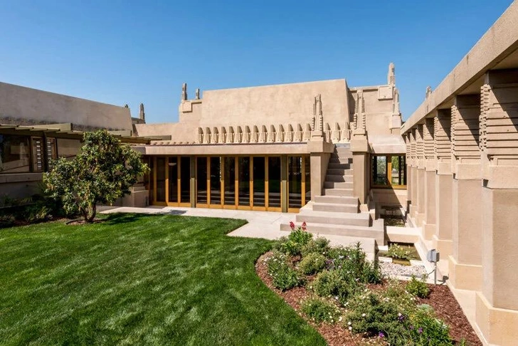 Источник: Hollyhock House