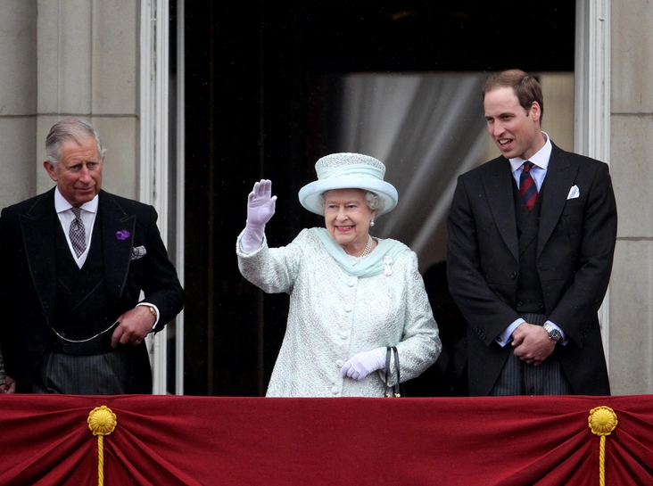 В 2013 году после отречения сразу нескольких европейских монархов супруг Елизаветы принц Филипп заявил: «Настоящие короли на пенсию не уходят». И его жена явно согласна с этим утверждением