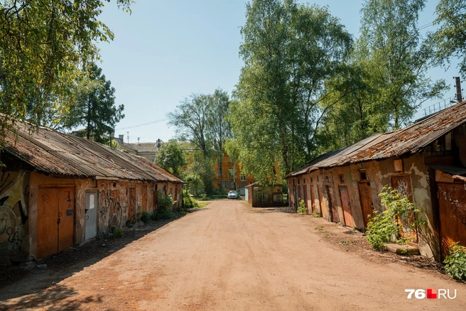 Постройки в одном из дворов на улице Жукова | Источник: Александр Куренной / 76.RU