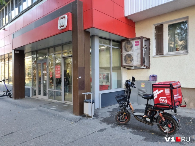 Бак на 7-й Гвардейской тоже внезапно исчез | Источник: Константин Завриков / V1.RU