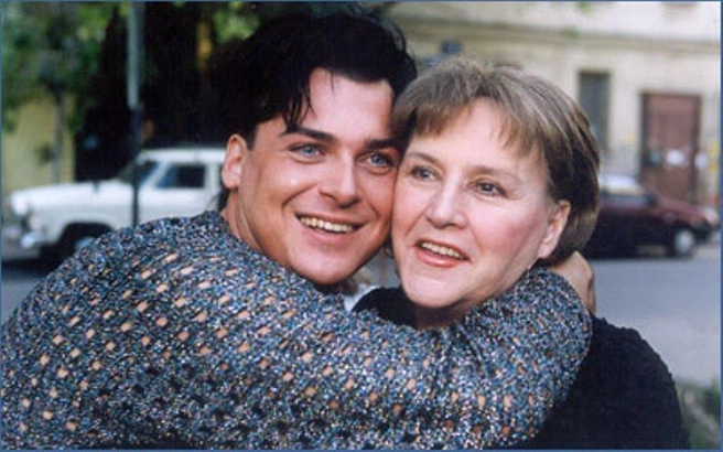 Певец Юлиан стал для Нонны Мордюковой и другом, и сыном, и внуком. Их близкие отношения продлились почти 20 лет | Источник: Фото из личного архива Юлиана