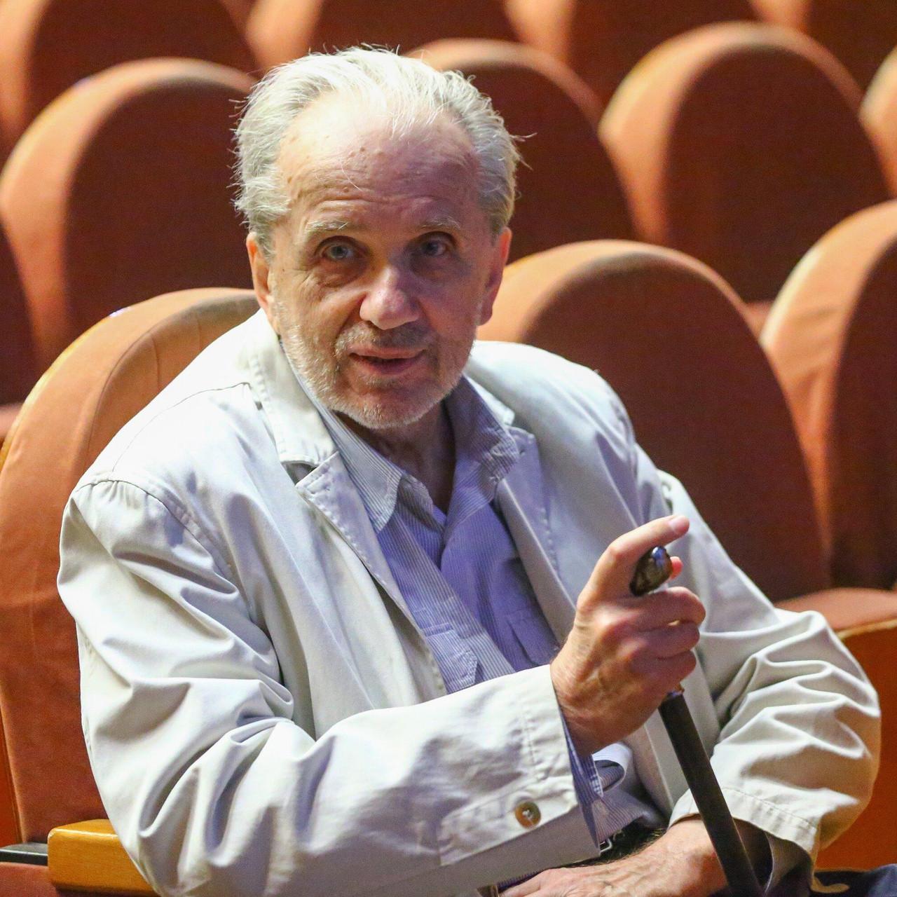 Ревность к покойной жене, суд за квартиру. Как Евгений Стеблов развелся в 79 и встретил замужнюю пассию