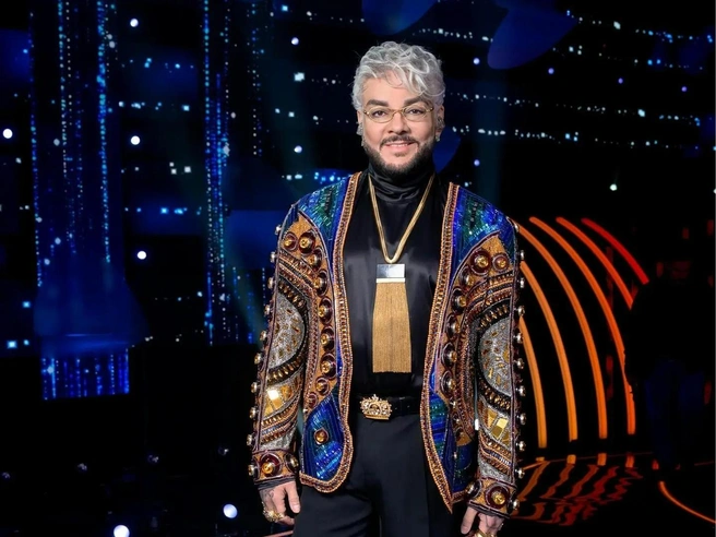 Киркоров уже не первый раз сидит на финале шоу «Ну-ка, все вместе!» и оценивает со всей строгостью | Источник: пресс-служба телеканала «Россия 1»