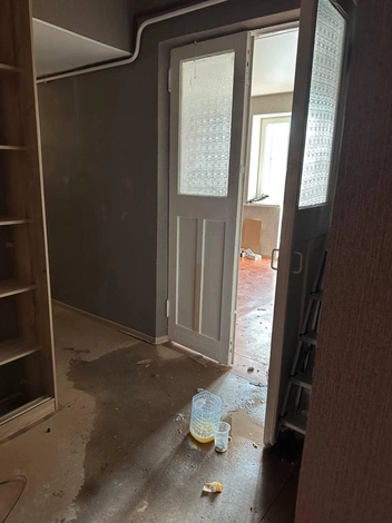 В квартире родителей Дарьи видно следы потопа, жилье сутки заливало еще и кипятком | Источник: читательница 59.RU 