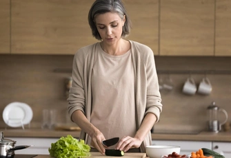 «Сестра мужа неадекват — взяла и придумала, якобы я ее обидела. Как ее избегать, не расстраивая мужа?»