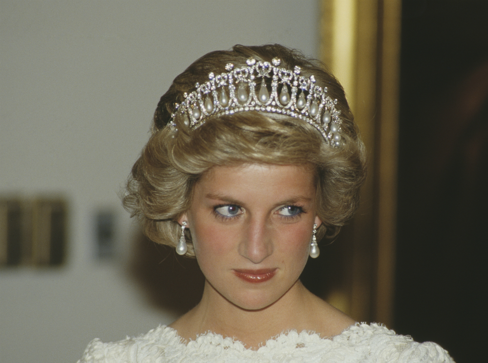 Принцесса Диана в тиаре «Узелки любви», 1985 год | marieclaire.ru