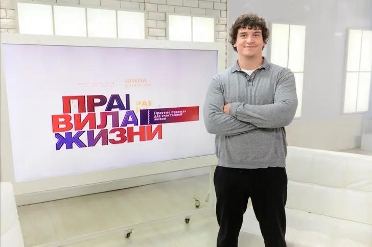 Филипп стал ведущим на канале «Культура» после смерти отца