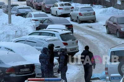 В Уфе под окнами дома нашли тело мужчины