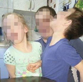Дима с отчимом и сестрой