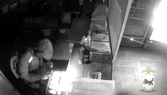 Иркутянин обворовал шаурмичную: он забрал 17 кг говядины и лаваш | Источник: МВД38 / T.me