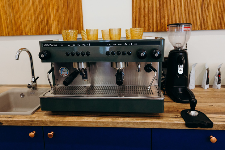 Новое бьюти-пространство SVET by Julia Goncharova: рассказываем, где в Питере сделать укладку, выпить кофе и создать свой парфюм