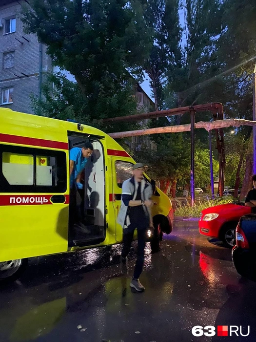 Врачи приехали первыми | Источник: Ксения Бирюкова / 63.RU 