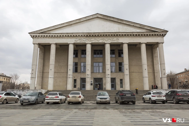 Выступление Ильи Соболева проходило в ДК Тракторозаводского района | Источник: Константин Завриков / V1.RU