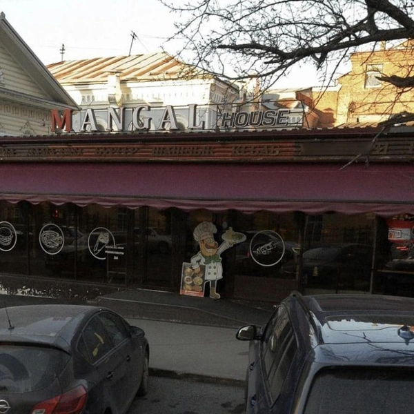 Кафе работает в небольшом пристрое  | Источник: Avito.ru