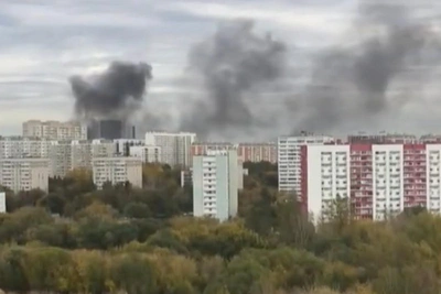 В Москве горит промзона на улице Молодцова