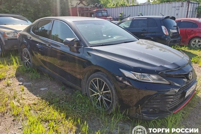 Черную Toyota Camry 2021 года выставили на торги