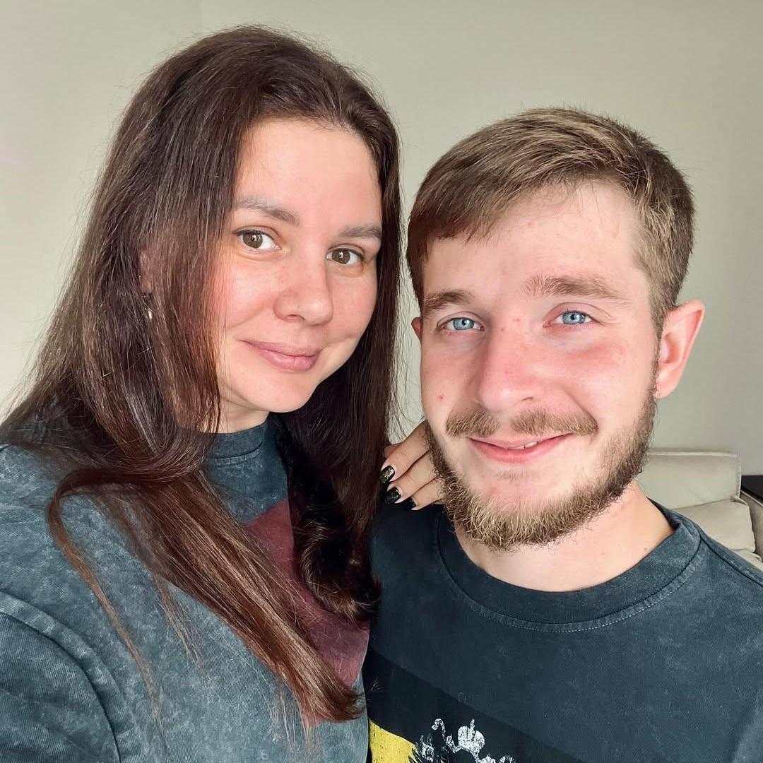 Она — взрослая женщина весом 132 кг, а он — тощий подросток: родившая от пасынка Марина Балмашева делится архивными фото