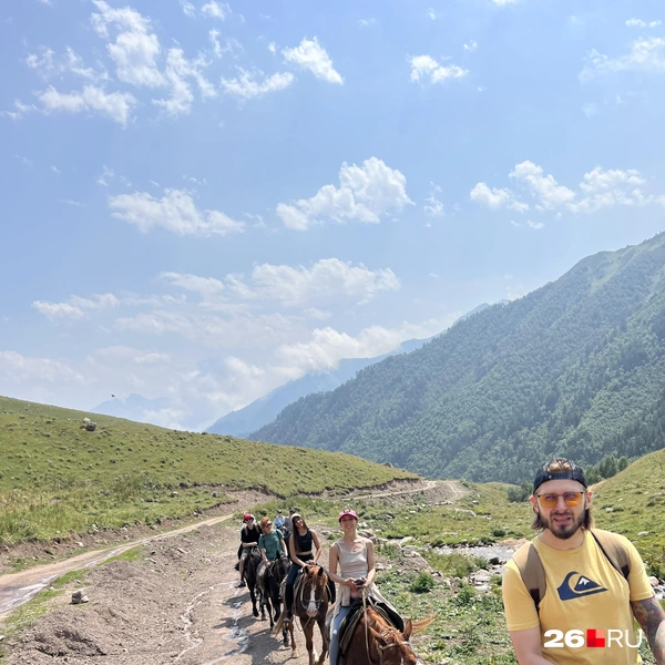 Осенние тропы Домбая: камни, склоны и шум горного ветра | Источник: Ислам Узденов