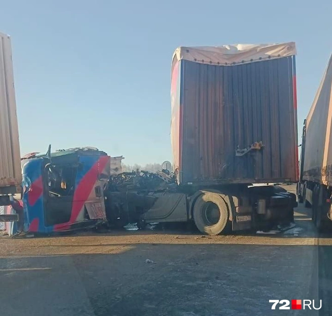 Пострадавших в аварии нет. Об этом рассказали в омской ГАИ | Источник: читатель 72.RU