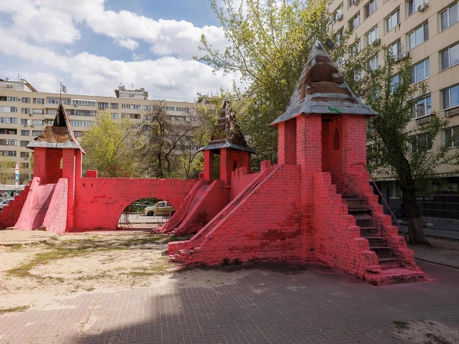 Крыши замка не перекрашивали | Источник: Алексей Волхонский / V1.RU