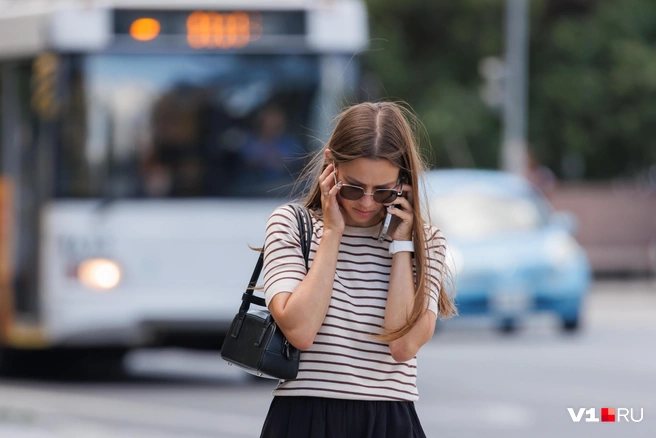 Звонки для россиян хотят ограничить из-за мошенников, а интернет — выключить для здоровья | Источник: Алексей Волхонский / V1.RU