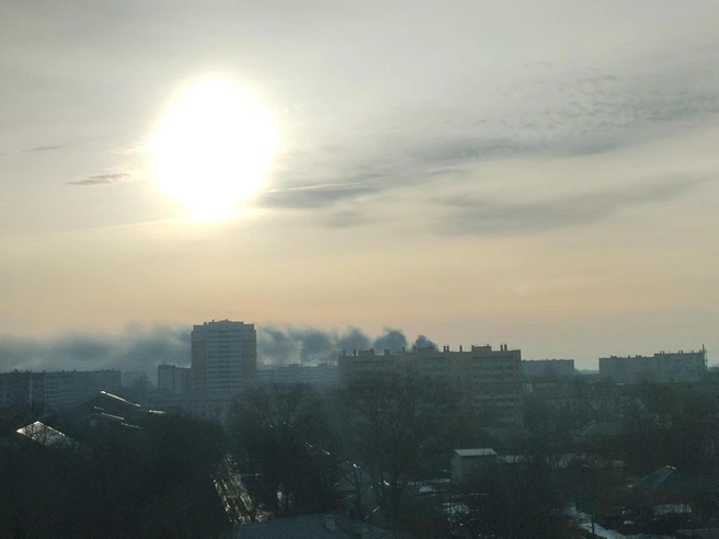 Возгорание было видно из различных районов города. | Источник: читатель 74.RU