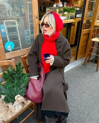 Эти шарфы выведут ваши зимние образы на новый уровень: 10 самых классных вариантов