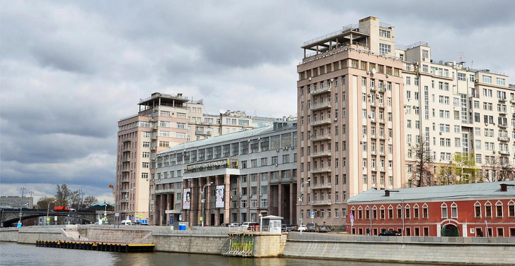 Что известно о доме на набережной столицы, которого боялись все москвичи