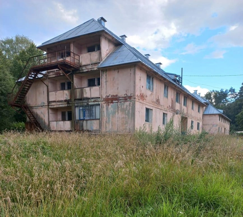 Военный пенсионер живет в полузаброшенном военном городке: ему годами  Минобороны не может выдать жилищный сертификат - 7 августа 2023 - НГС42.ру