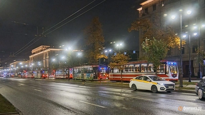 На Московском проспекте — трамвайная пробка. Обещают скоро все починить | Источник: читатель «Фонтанки»