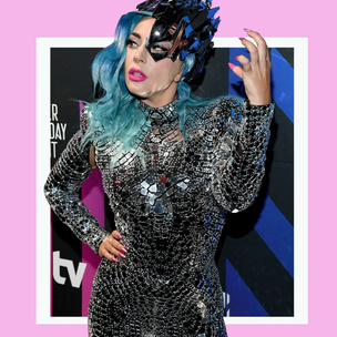 Леди Гага выложила no-makeup селфи: на фото практически не видно бровей