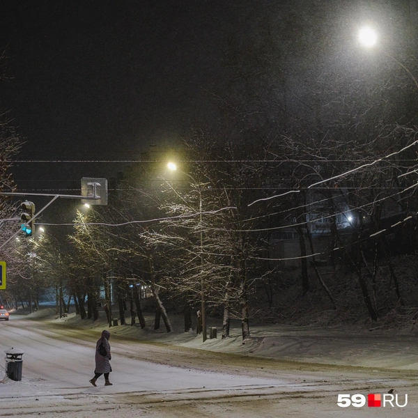 На проводах образовался гололед | Источник: Тимофей Калмаков / 59.RU