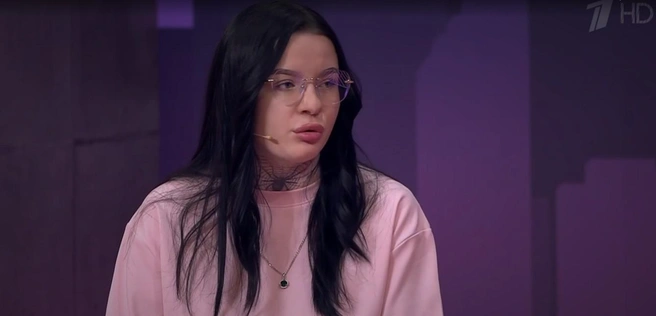 Придать огласке ситуацию решила Карина Загординова | Источник: «Мужское / Женское» / Первый канал