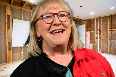 Мать Трэвиса и Джейсона Келси ремонтирует дом во Флориде